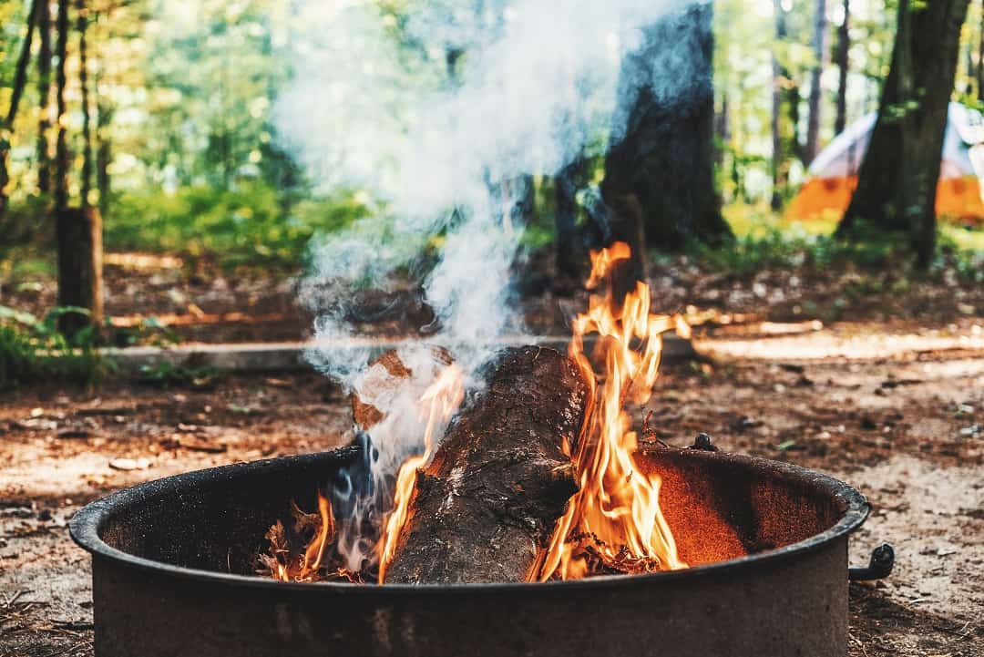 why-does-campfire-smoke-follow-you-and-tips-to-avoid-it-the